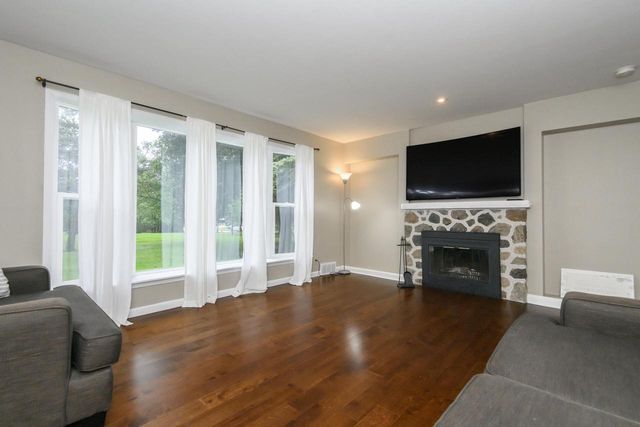 3260 S 124th STREET, West Allis, WI 53227