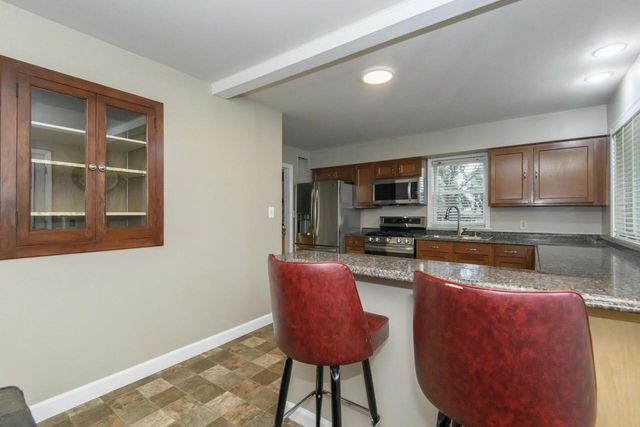 3260 S 124th STREET, West Allis, WI 53227
