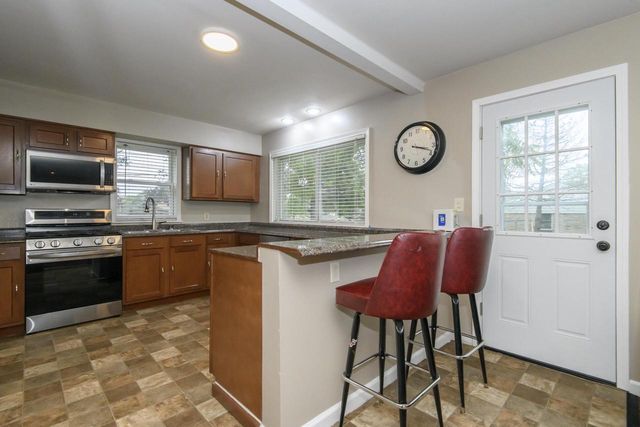 3260 S 124th STREET, West Allis, WI 53227