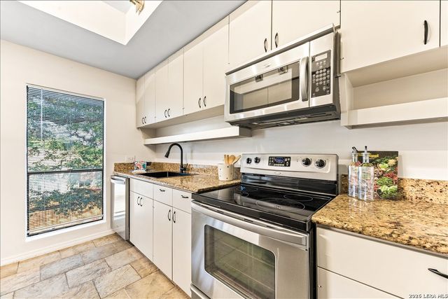 8642 Fredericksburg Rd Apt 704, San Antonio, TX 78240