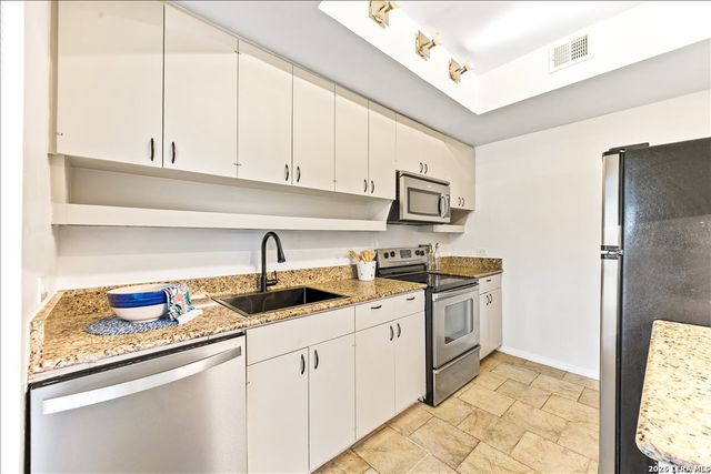 8642 Fredericksburg Rd Apt 704, San Antonio, TX 78240