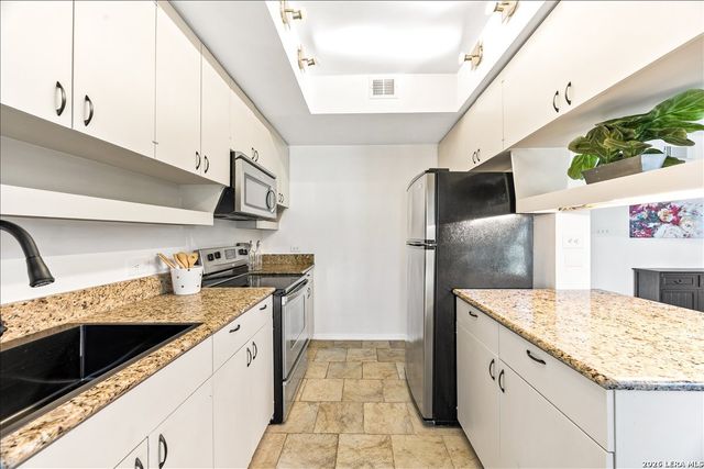 8642 Fredericksburg Rd Apt 704, San Antonio, TX 78240
