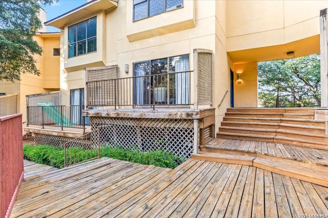 8642 Fredericksburg Rd Apt 704, San Antonio, TX 78240