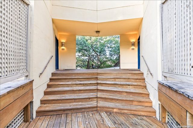 8642 Fredericksburg Rd Apt 704, San Antonio, TX 78240