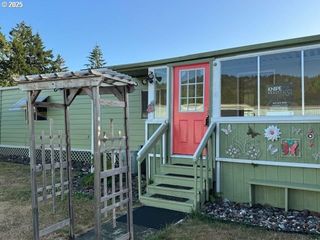 16131 W HOFFELDT Ln 16, Brookings, OR 97415