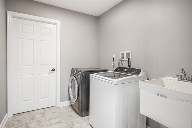 101 Spring Valley Dr, Jackson Twp, PA 16063