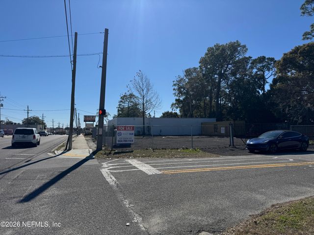 1720 UNIVERSITY Boulevard N, Jacksonville, FL 32211