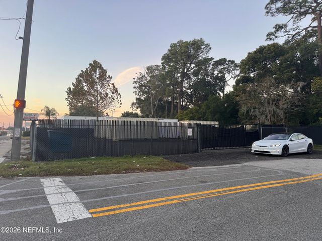 1720 UNIVERSITY Boulevard N, Jacksonville, FL 32211