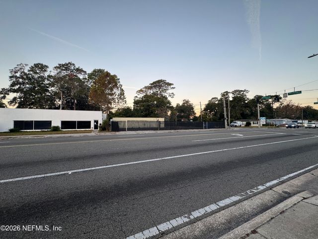 1720 UNIVERSITY Boulevard N, Jacksonville, FL 32211