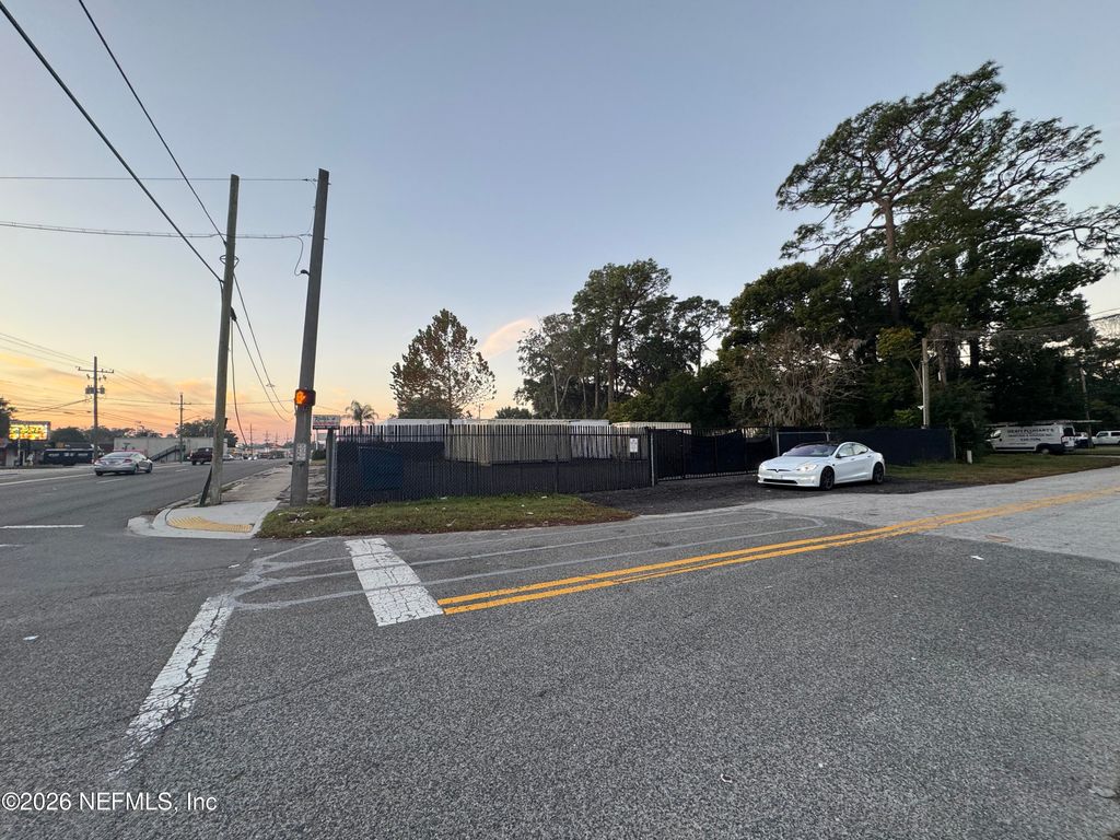 1720 UNIVERSITY Boulevard N, Jacksonville, FL 32211