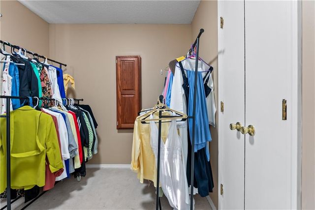 3321 NW Shannon Drive, Blue Springs, MO 64015