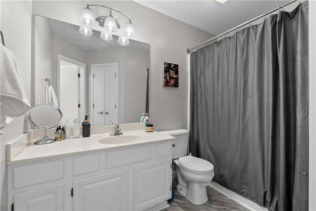 3321 NW Shannon Drive, Blue Springs, MO 64015