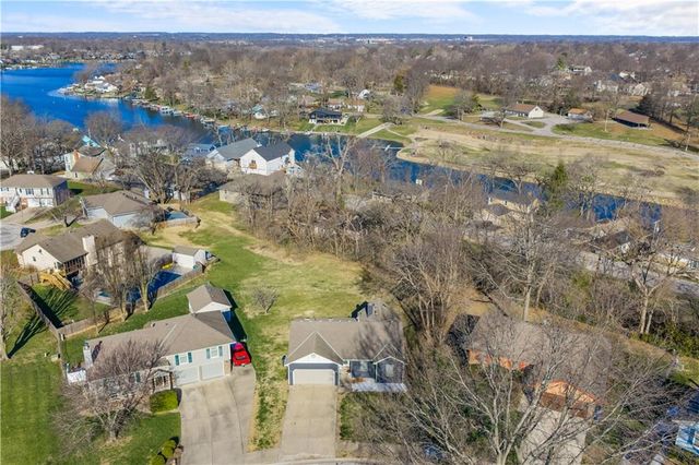 3321 NW Shannon Drive, Blue Springs, MO 64015