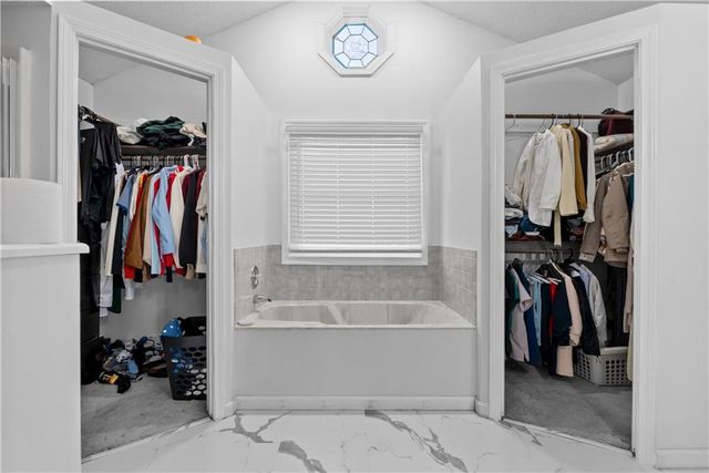 3321 NW Shannon Drive, Blue Springs, MO 64015