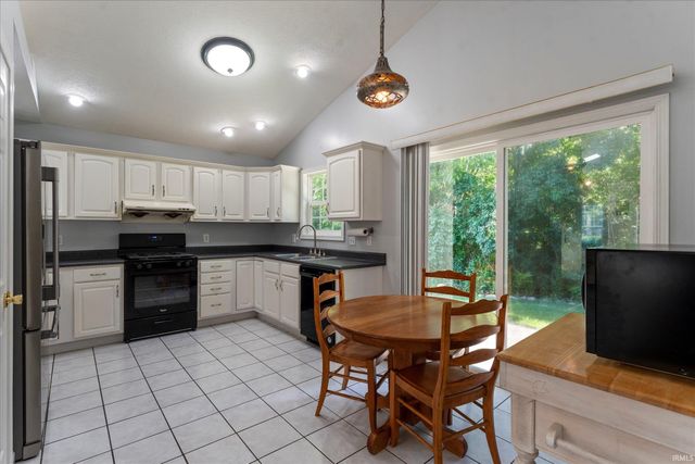 732 Prism Valley Drive, Mishawaka, IN 46544