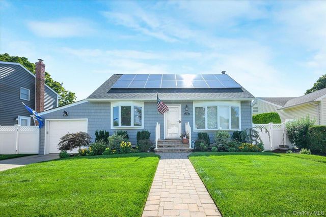 2014 Central Drive S, East Meadow, NY 11554