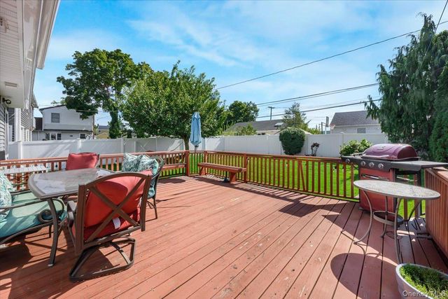 2014 Central Drive S, East Meadow, NY 11554