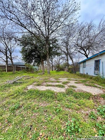 708 4th, Natalia, TX 78059