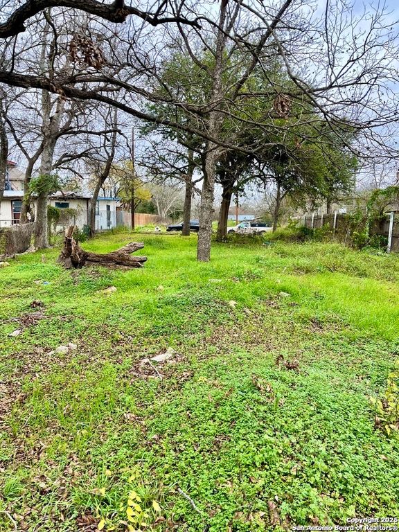 708 4th, Natalia, TX 78059