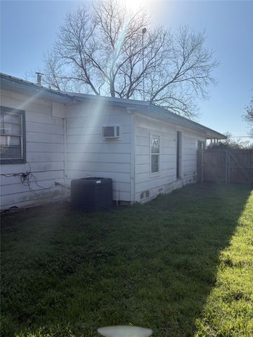 205 Old Highway 34, Quinlan, TX 75474