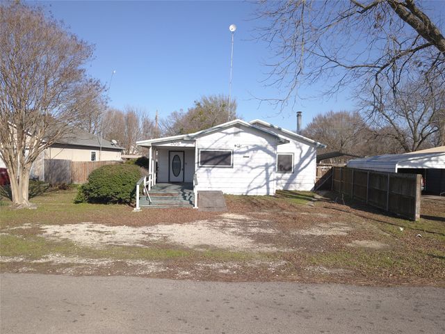 205 Old Highway 34, Quinlan, TX 75474