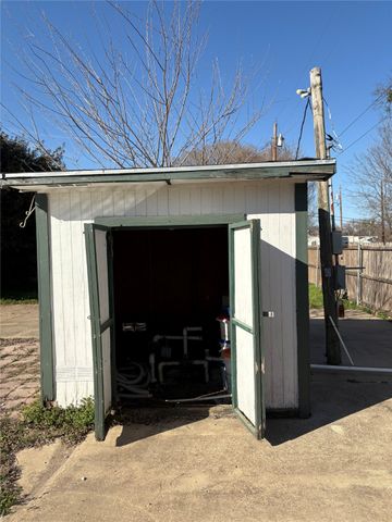 205 Old Highway 34, Quinlan, TX 75474
