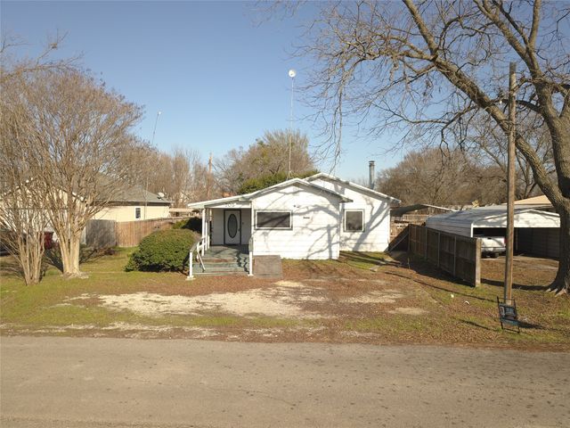 205 Old Highway 34, Quinlan, TX 75474