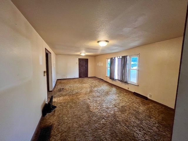 913 S 15th Avenue, Freeport, IL 61032