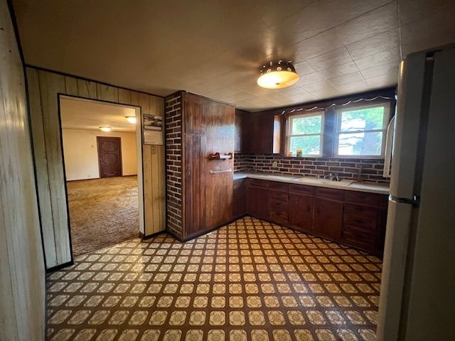 913 S 15th Avenue, Freeport, IL 61032