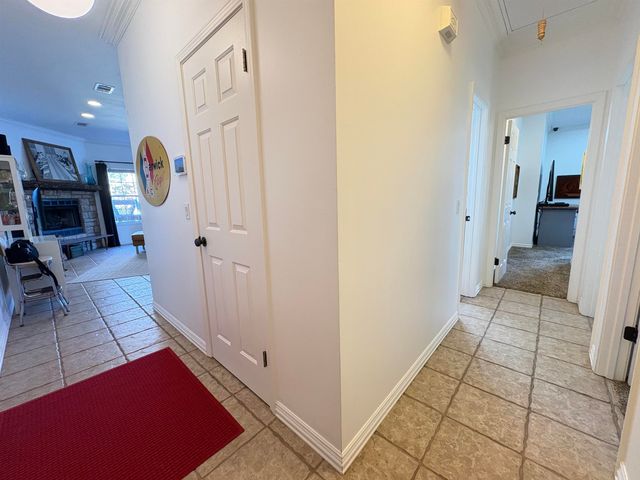 1 W Lakeshore Drive, Cherokee Village, AR 72529