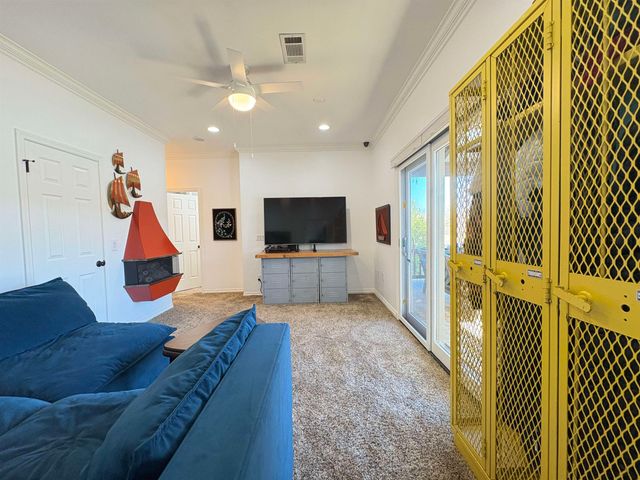 1 W Lakeshore Drive, Cherokee Village, AR 72529