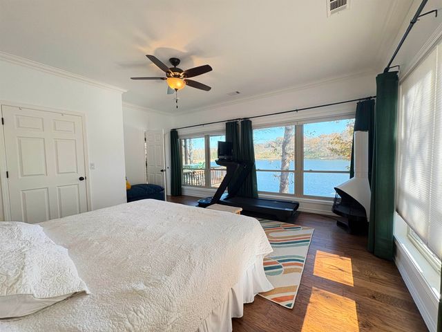 1 W Lakeshore Drive, Cherokee Village, AR 72529