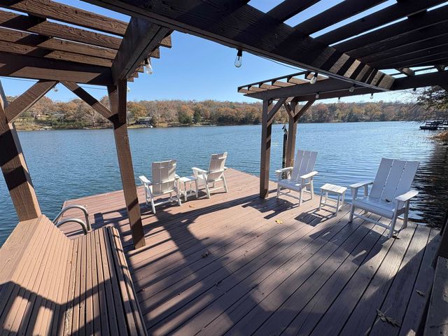 1 W Lakeshore Drive, Cherokee Village, AR 72529