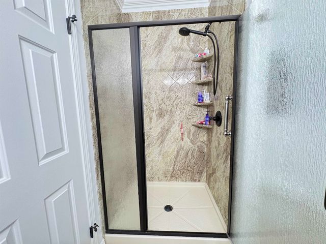 1 W Lakeshore Drive, Cherokee Village, AR 72529