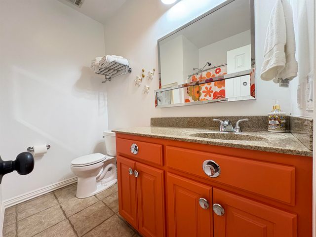 1 W Lakeshore Drive, Cherokee Village, AR 72529