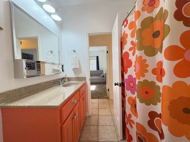 1 W Lakeshore Drive, Cherokee Village, AR 72529