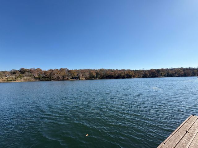 1 W Lakeshore Drive, Cherokee Village, AR 72529