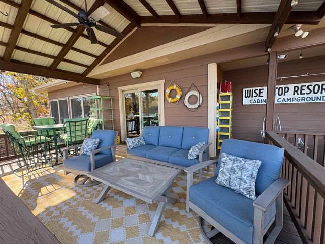 1 W Lakeshore Drive, Cherokee Village, AR 72529