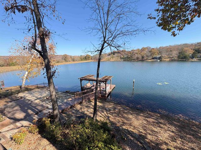 1 W Lakeshore Drive, Cherokee Village, AR 72529