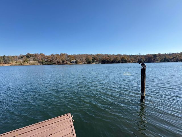 1 W Lakeshore Drive, Cherokee Village, AR 72529