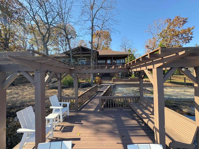 1 W Lakeshore Drive, Cherokee Village, AR 72529