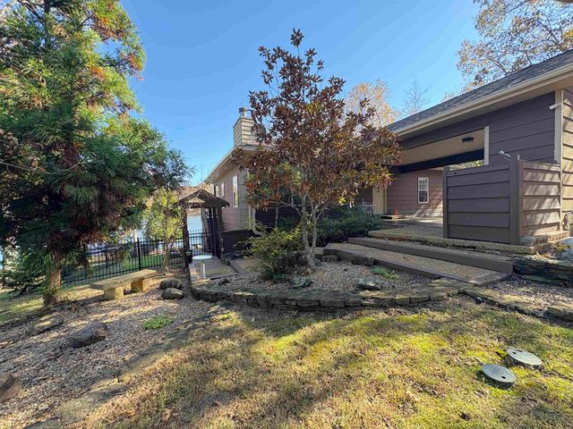 1 W Lakeshore Drive, Cherokee Village, AR 72529