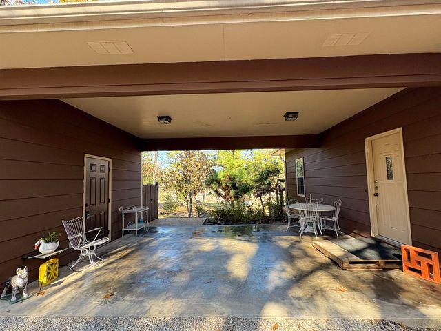 1 W Lakeshore Drive, Cherokee Village, AR 72529