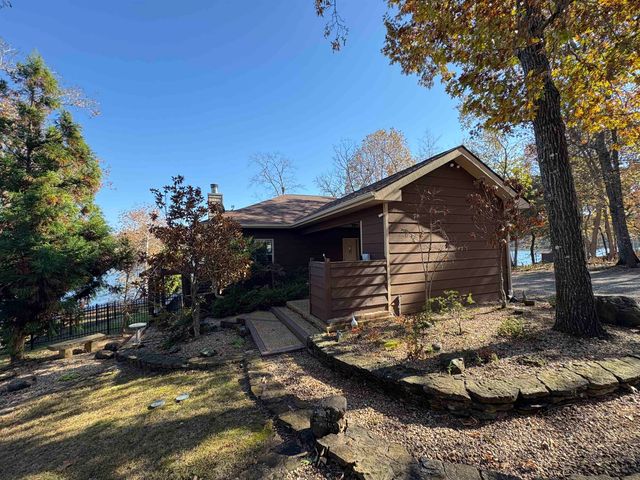 1 W Lakeshore Drive, Cherokee Village, AR 72529