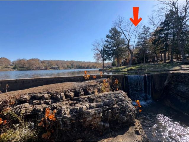 1 W Lakeshore Drive, Cherokee Village, AR 72529