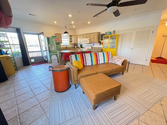 1 W Lakeshore Drive, Cherokee Village, AR 72529