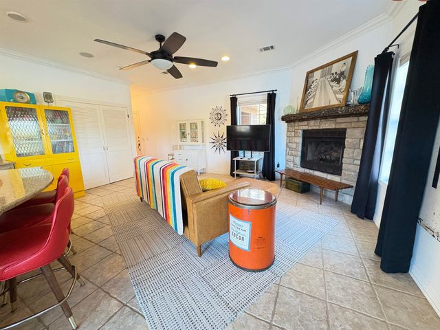 1 W Lakeshore Drive, Cherokee Village, AR 72529