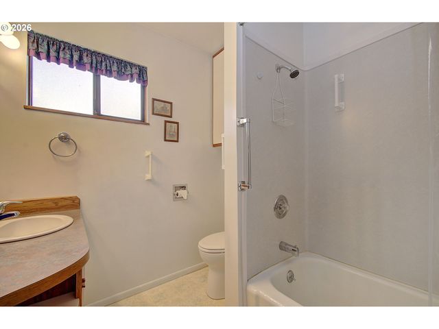 12429 Se MILL Ct, Portland, OR 97233