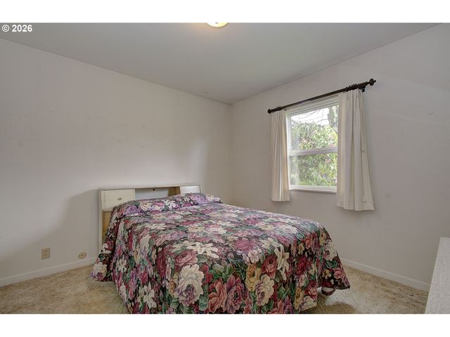 12429 Se MILL Ct, Portland, OR 97233