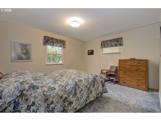 12429 Se MILL Ct, Portland, OR 97233